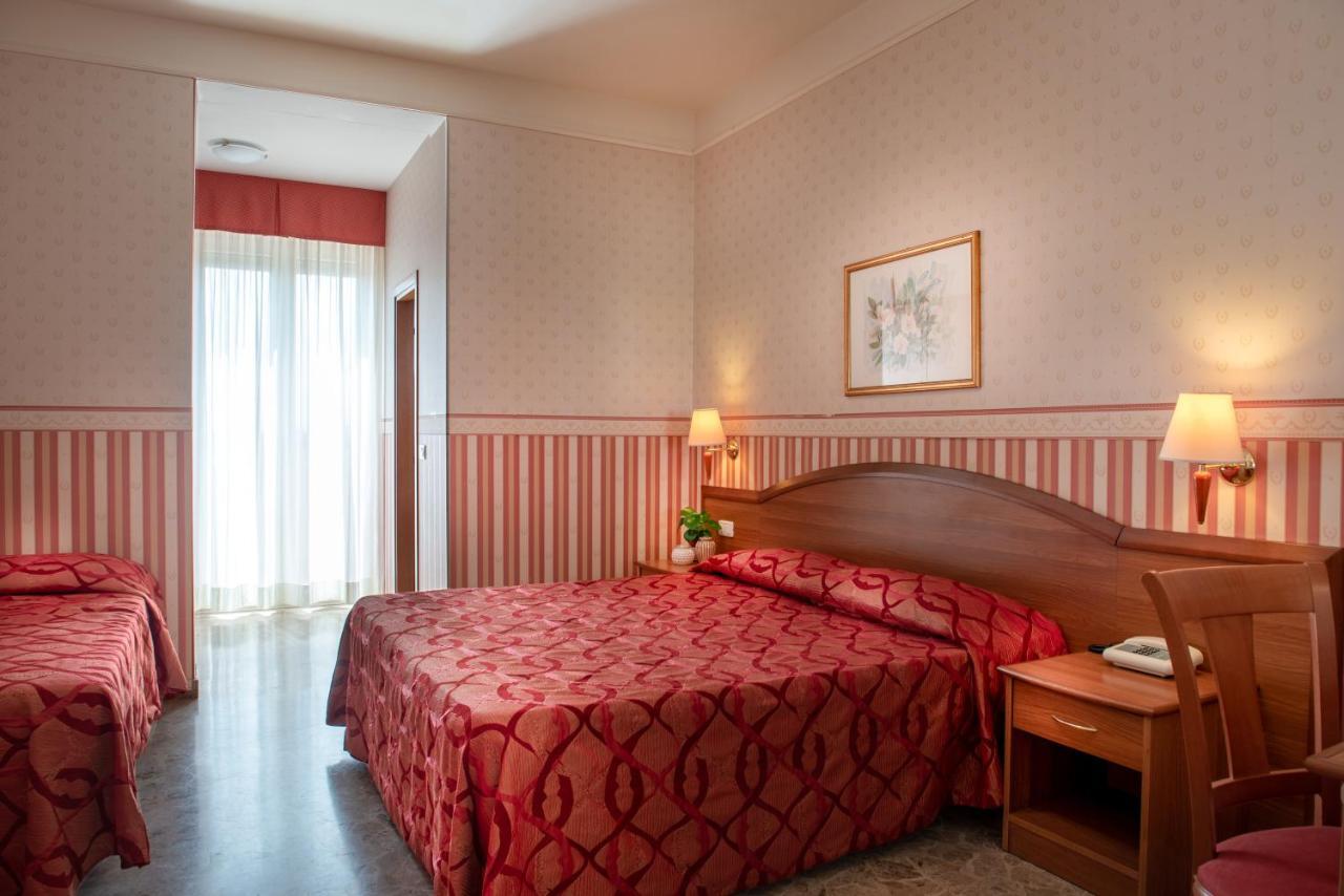 Tiffany Hotel 3*